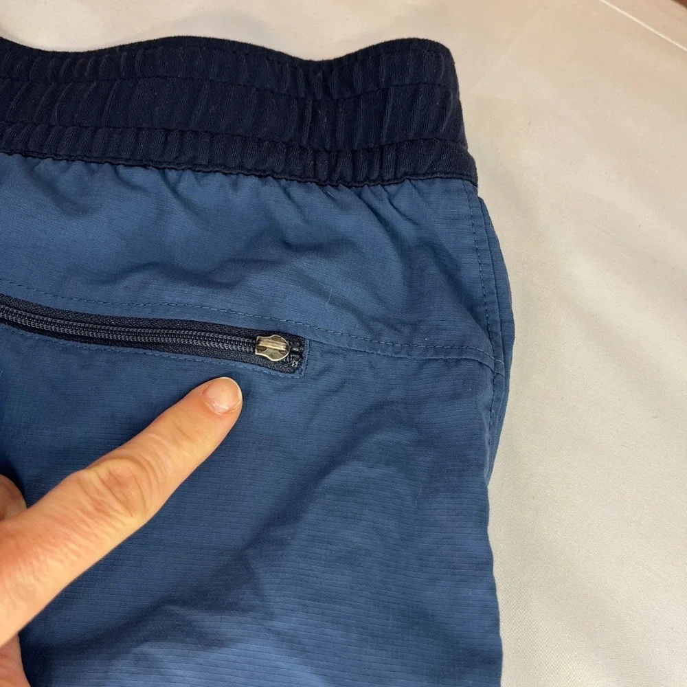 The North Face Mens Blue Active Hiking Shorts XL Elastic Waist Zip Pocket 9in